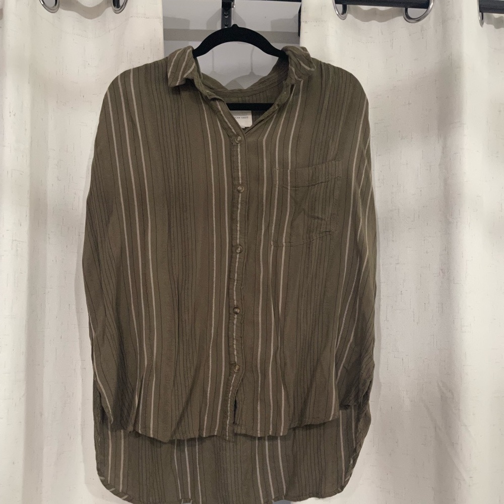 American Eagle button up blouse